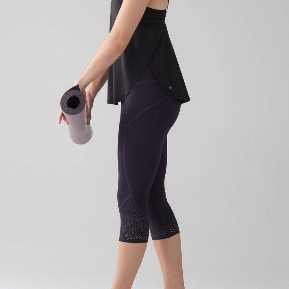🍇 Lululemon Anew Crop (21") - Black Grape - Size 6 - Excellent Condition 💜 - Picture 6 of 16